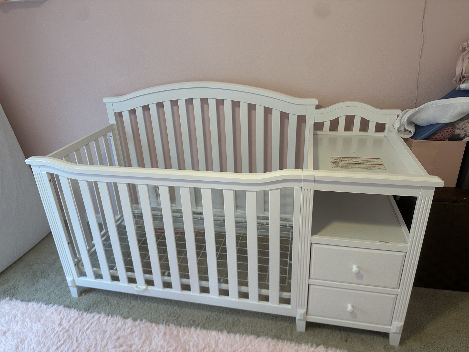 White baby Crib Sorelle Berkley And changing Table