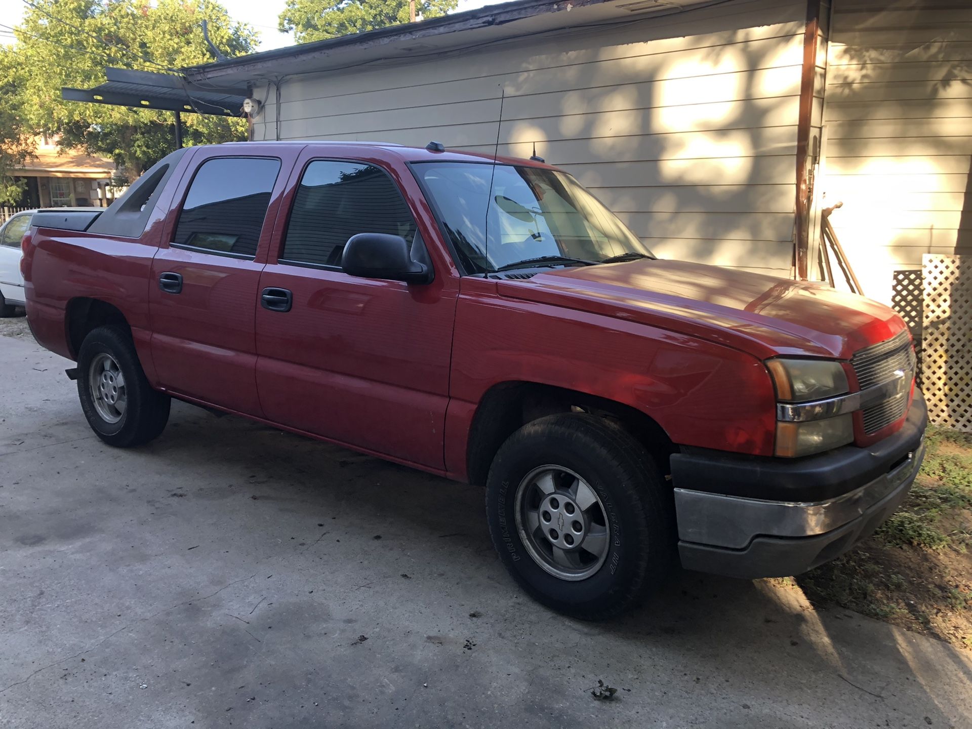 2004 Chevy Avalanche runs great 189k miles