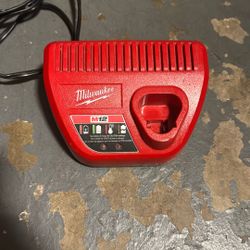 Milwaukee M12 Charger