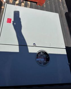 Leviton 300Amp Outdoor Meter Main Combo, 12-Spaces, Ringless with Lever Bypass, Removable 5th Jaw Installed