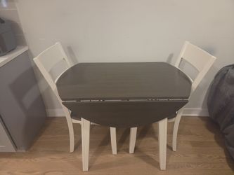 Dining table and 4 chairs