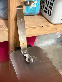 Free paper towel holder