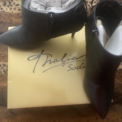 New In Box - Thalia sodi Black Bootie Heels