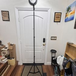 Tripod NEEWER BRAND. VERY TALL 7ft. New
