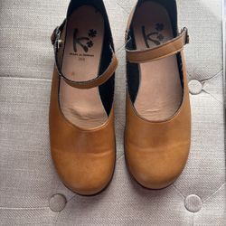 K made in Nippon Japan Size 24.0 Size 7 Tan Leather Mary Jane Flats with Snap Strap