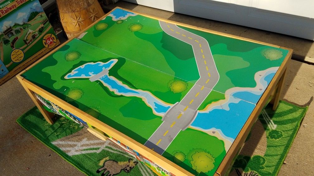 KIDS KRAFT TRAIN TABLE