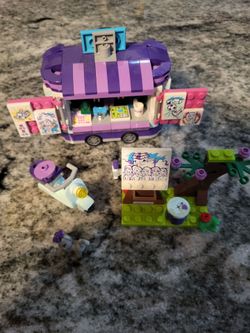 Lego friends art studio