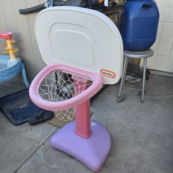 Changing table  N basketball hoop
