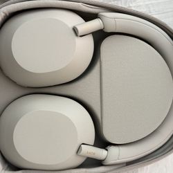 Sony WH-1000XM5