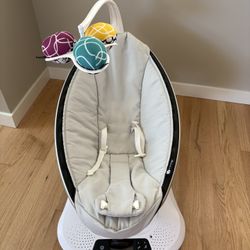 4 Moms Mamaroo 