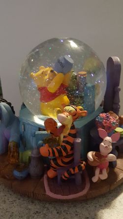 Winnie the Pooh snow globe