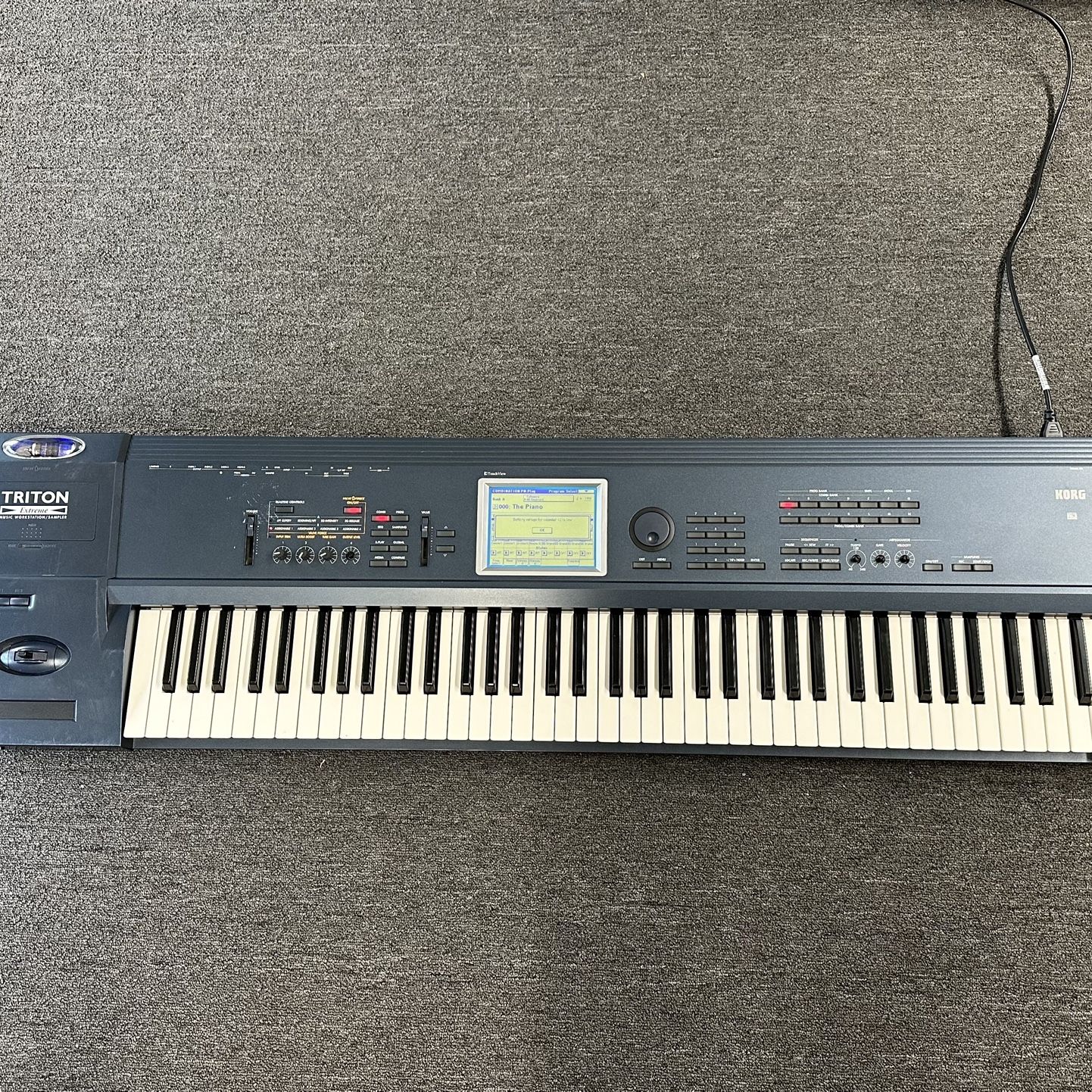 Korg Triton Extreme with 76-key Music Workstation / Sampler ~ 16MB