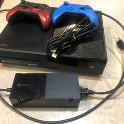 Microsoft Xbox One  Home Console - Black (1540) W/ Controller