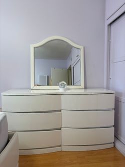 Drawers with Vanity Chair