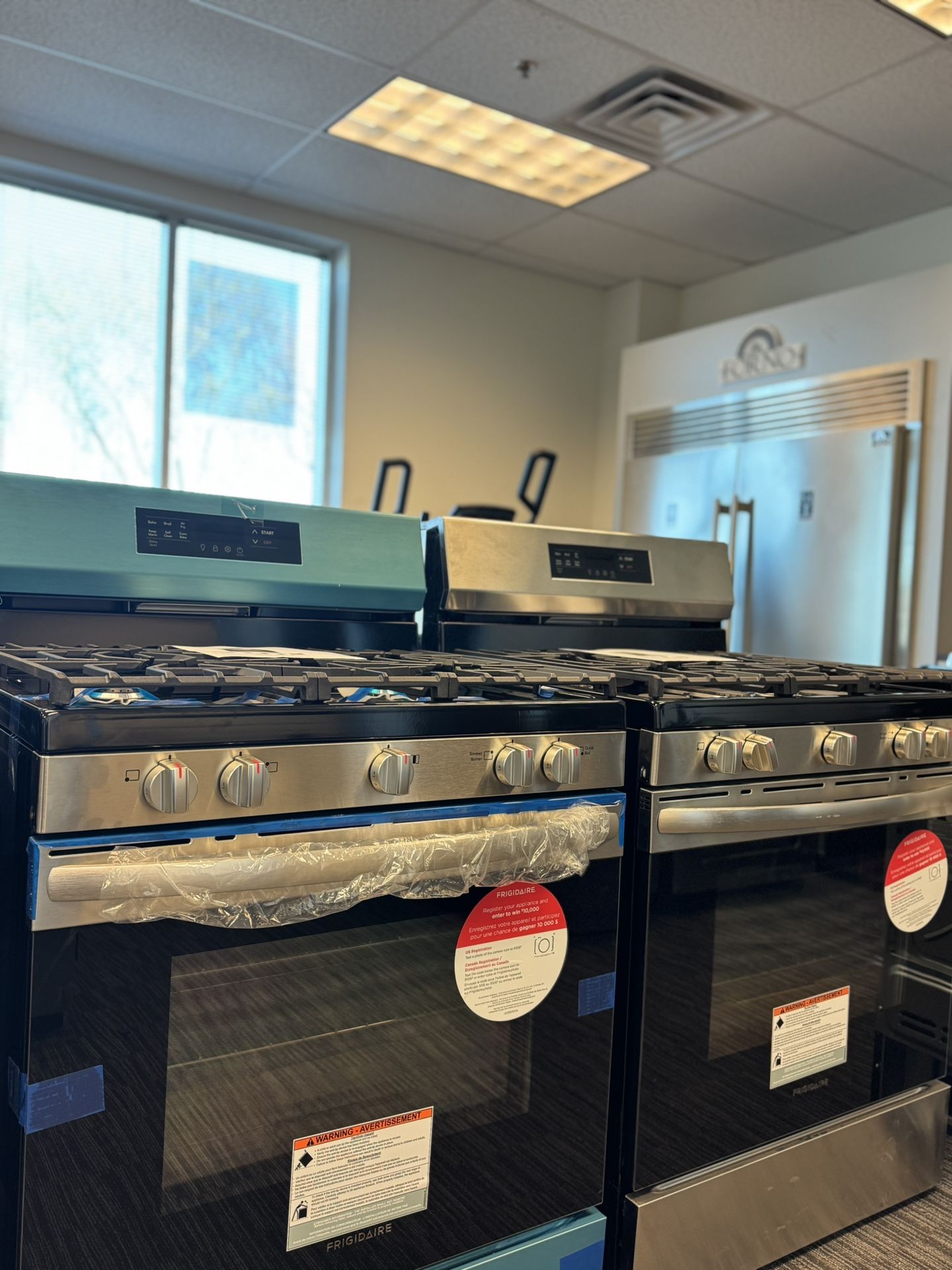 Frigidaire Free Standing Gas Range With Convection Bake And One Touch Self Clean