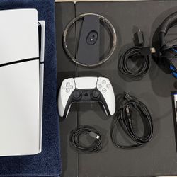 PlayStation 5 Slim w/ Disc Drive + Resident Evil 4 + Vertical Stand