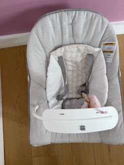 Baby Bouncer Seat with Toy Bar