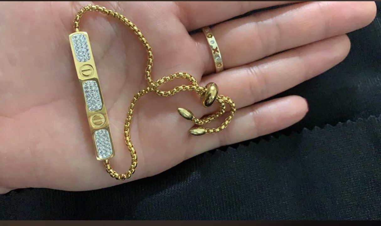 Beautiful Gold Plated Surgical Stainless Steel Bracelet for Women