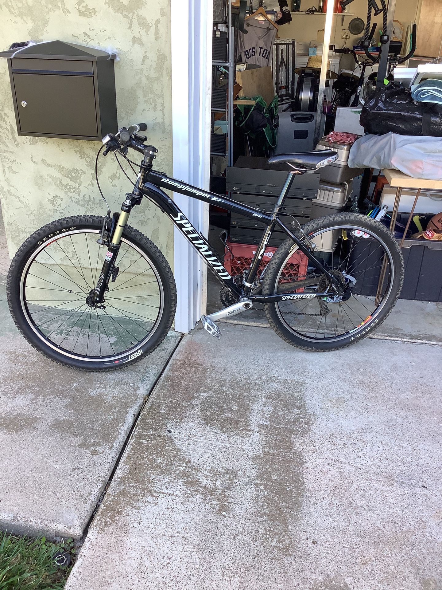 Specialized Stump Jumper Pro Mountain Bike 17” Frame