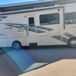 2018 Winnebago Sunstar 27pe