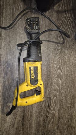 DeWalt Reciprocating Saw + 2 Cutting Discs