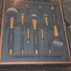 Brand New Brush Set. Never Used. 7 Pcs 