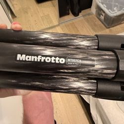 Manfrotto MT057C3 carbon fiber tripod legs 800