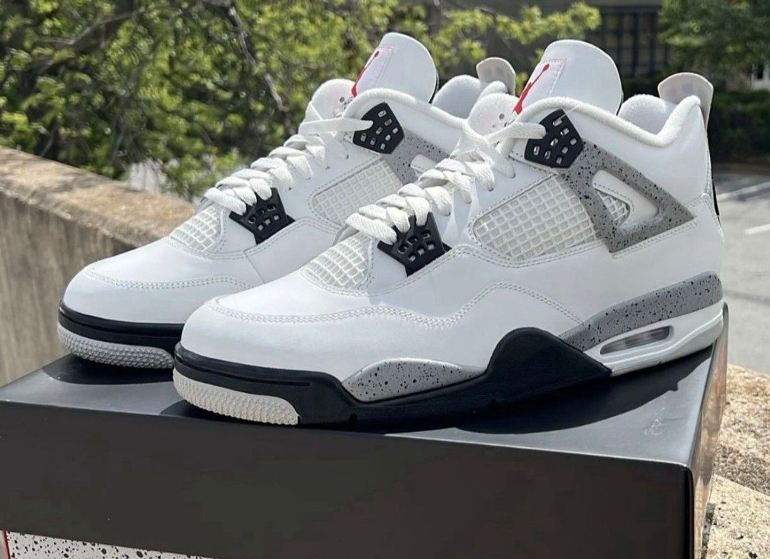Jordan 4 WHITE CEMENT Retro
