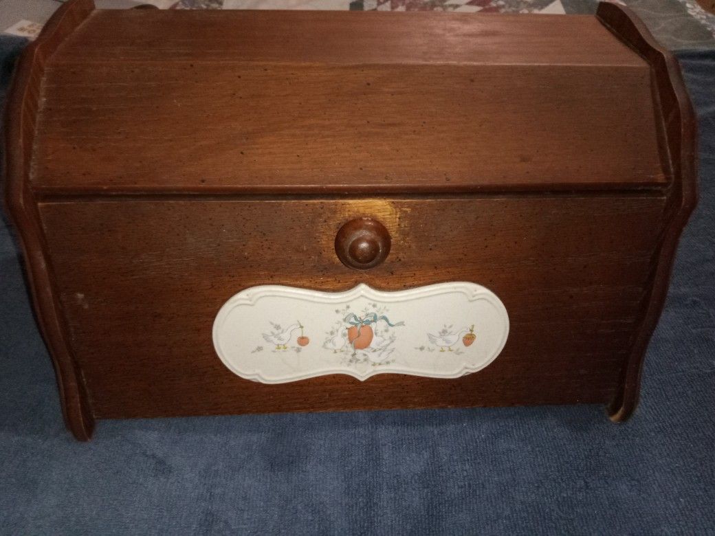 Vintage Duck/Blue Ribbon Wooden π Bread βοΈ Box.