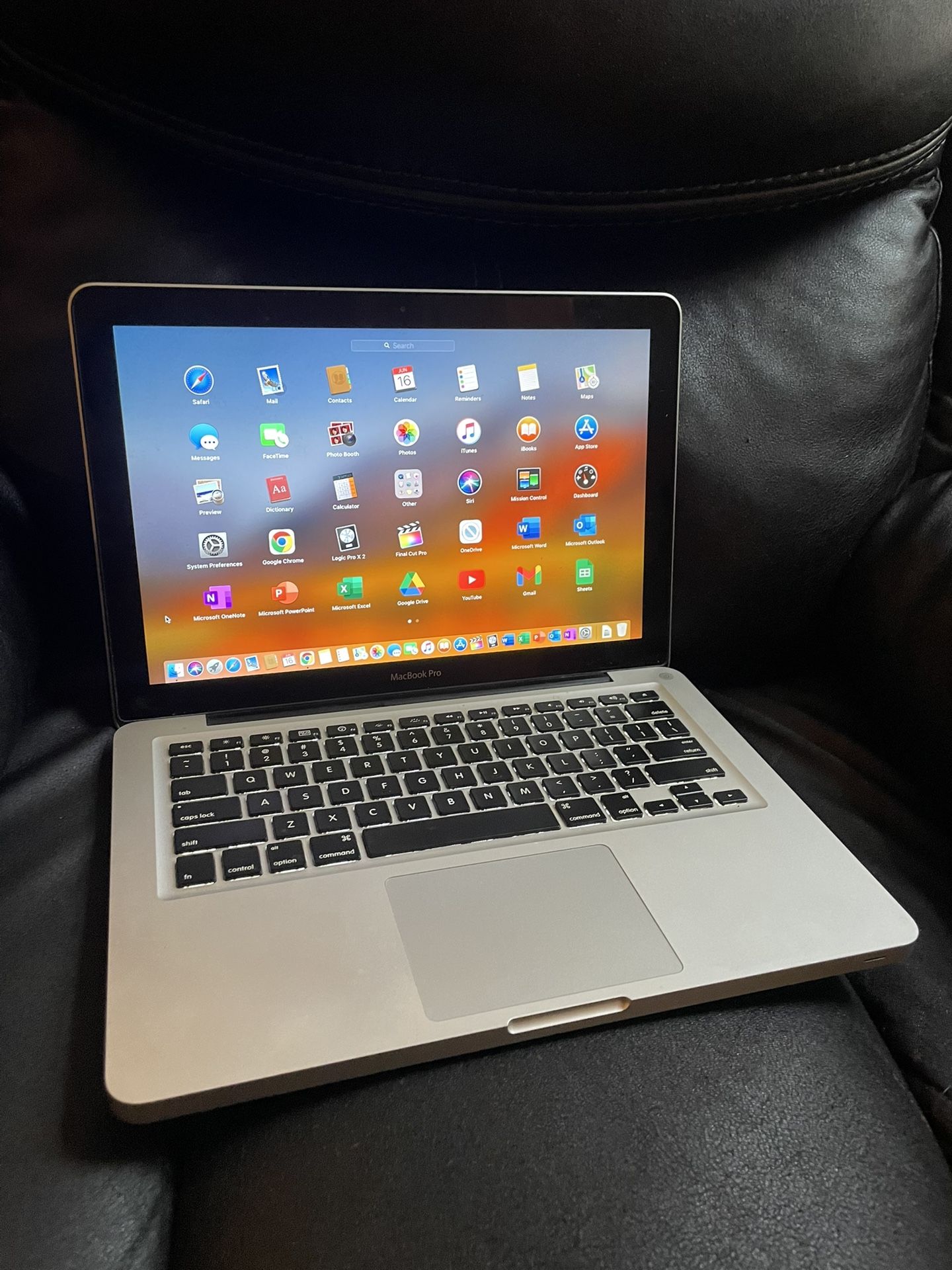 MacBook Pro With Logic Pro Final Cut Microsoft Office iCloud Clean 500gb 8gb