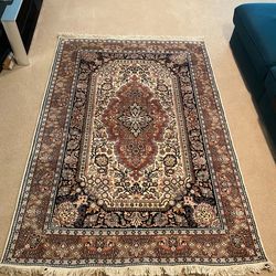 Elegant Persian-Style Rug - 100% Silk