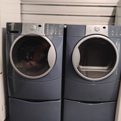 KENMORE WASHER AND GAS DRYER DET SET