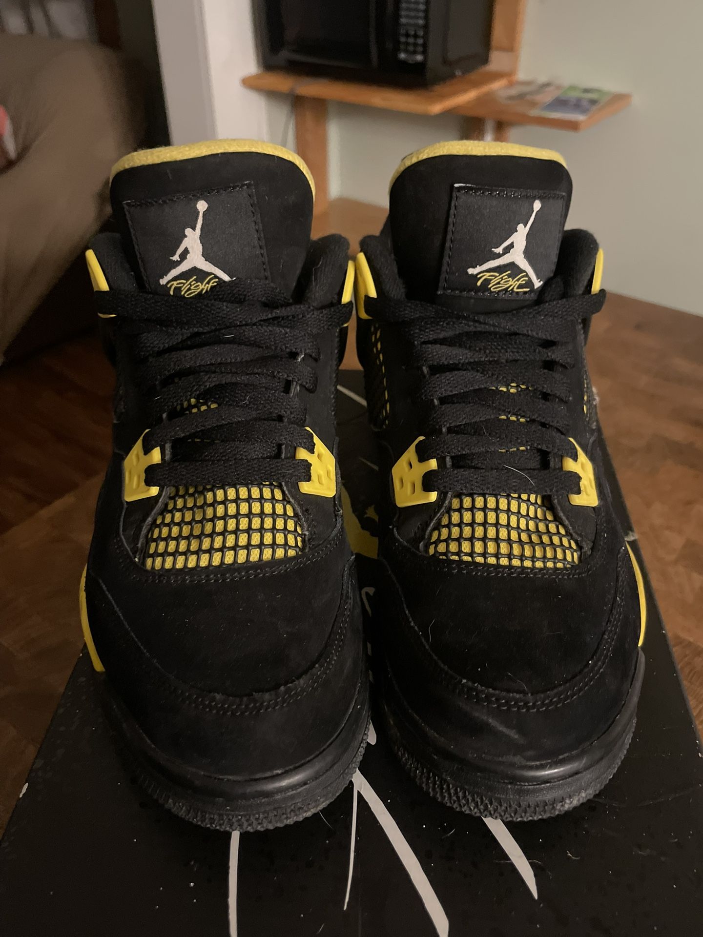 Air Jordan 4 Retro Thunder Size 7Y