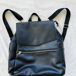 Stylish Black Diaper Bag With Multiple Compartments