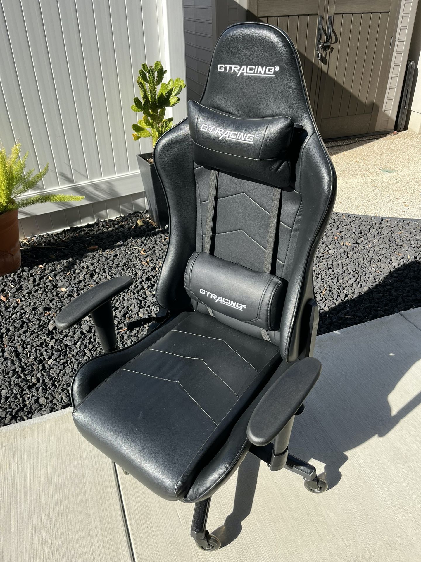 GTRacing GT901 Gaming Chair w/Footrest (Black)