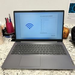 Lenovo ideapad 3 touchscreen 15.6” intel i5 11th gen