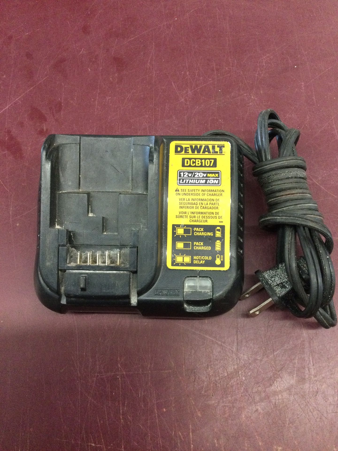 DEWALT 20V / 12V Lithium Ion Battery Charger For Cordless Tools