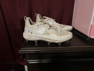 Soft ball cleats 