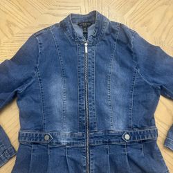 Baccini denim jacket full zip close faded blue, long sleeves, pleated rib size medium  Never worn 