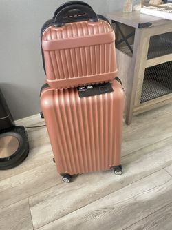 🧳 Brand New 2-Piece Luggage Set – $25! ✨ Beautiful pink/rose-gold color 🧳 25” checked suitcase — NOT a carry-on 💄 Matching 12” cosmetic/makeup cas