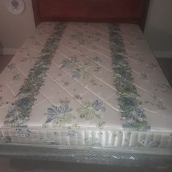 Full Size Mattresse And Boxspring Very Clean Well Taken Care Of Barely Used 