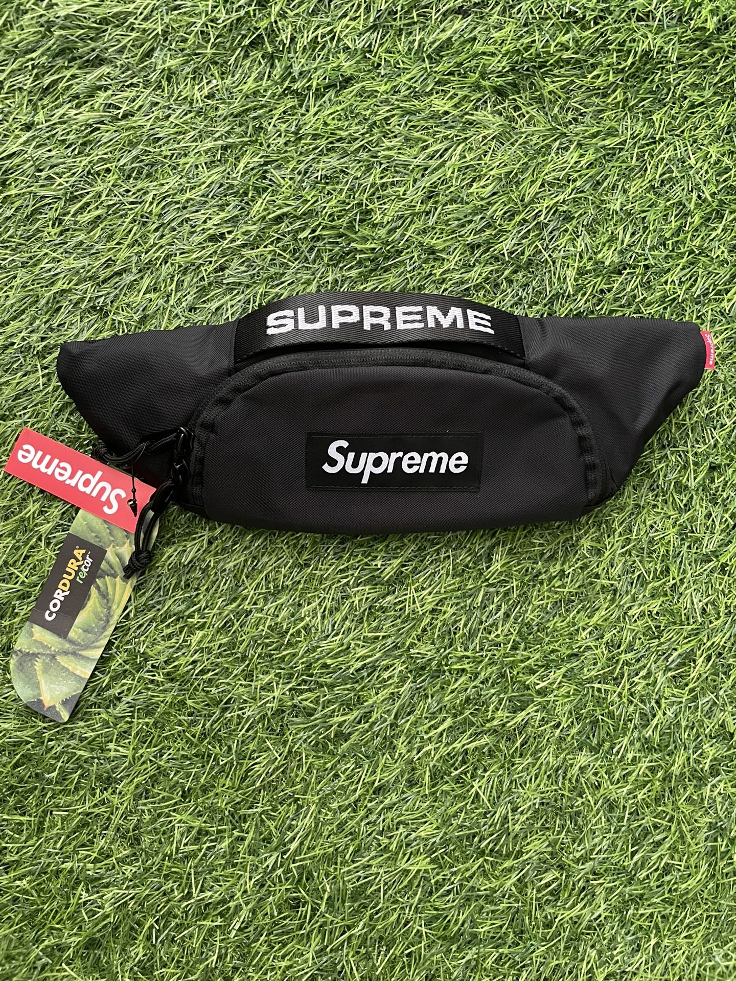 Supreme Small Waist Bag (FW22) Black