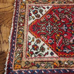 Beautiful 2 x 6 Persian runner. Hand Knotted. 100 percent wool.