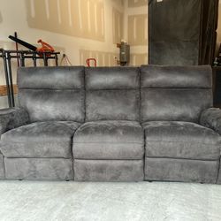 ⚪️ Reclining Sofa - Delivery Available