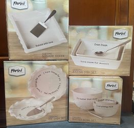 Beautiful Bakeware/Serving Set with Sayings. Perfect for Display or as a uniqu wedding/housewarming gift.