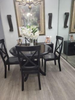 Dinning Room Table 4 chairs wood