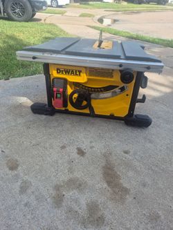 Dewalt Miter Saw 7485 8/-1 _4 usada trabajando muy bien