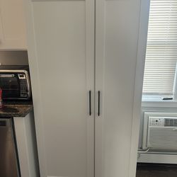 Pantry cabinet