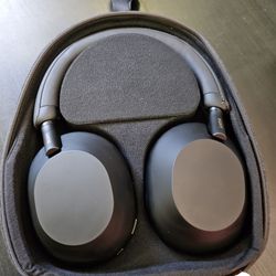 Sony Wh-1000xm5 Bluetooth Headphones Lightly Used All Packaging