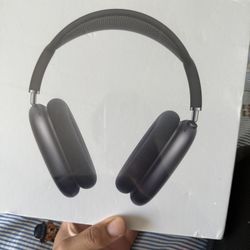 AirPod Max Selling Quick !!!